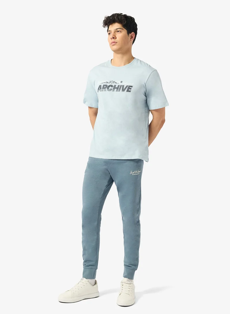 جاك اند جونز بنطلون رياضي برباط وأساور