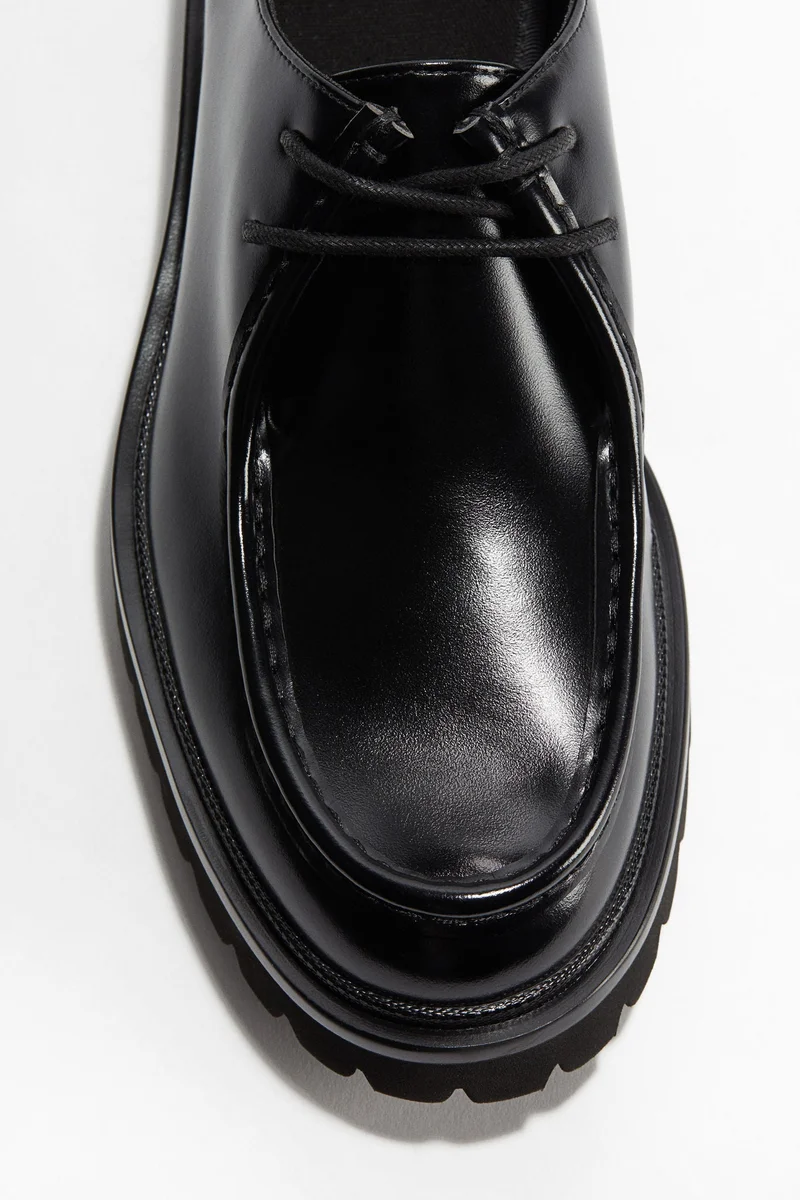 اتش اند ام حذاء بنعل سميك