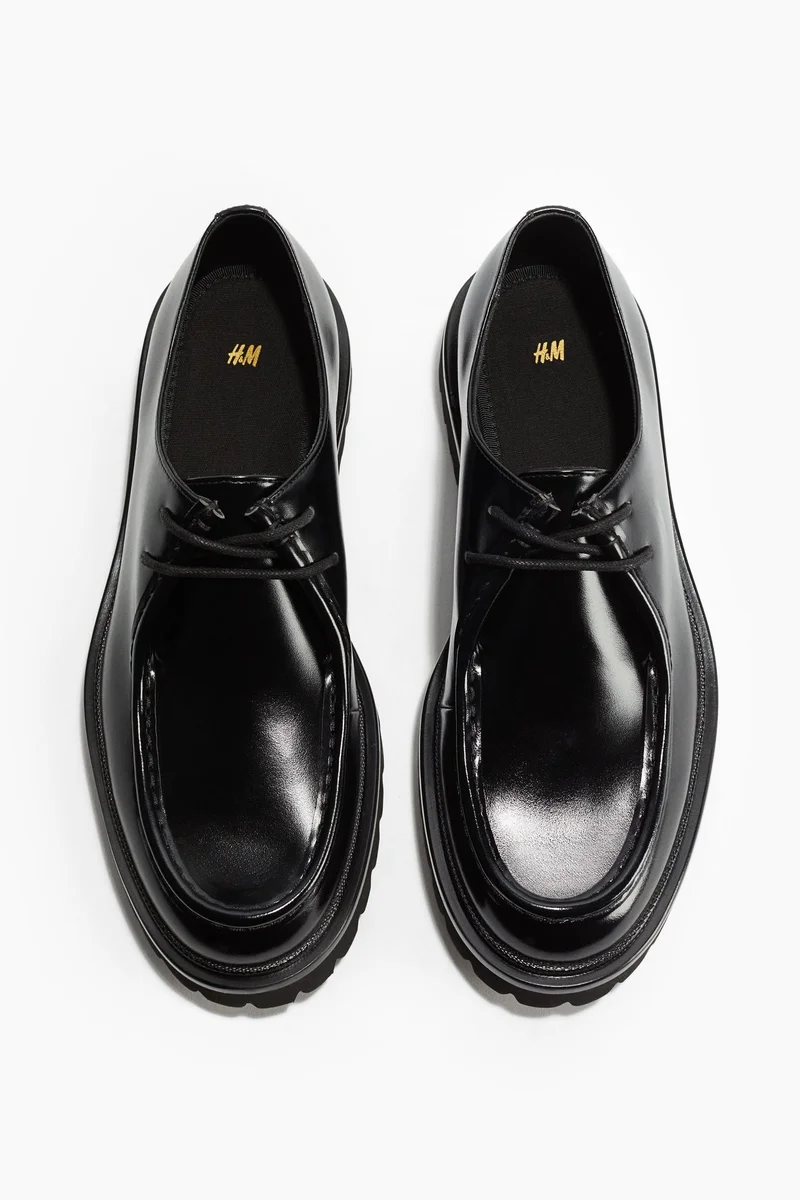 اتش اند ام حذاء بنعل سميك