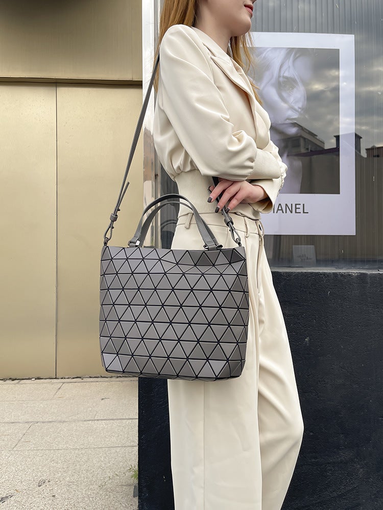 Pvc Round Edge Medium Bucket Bag Women'S Bag Geometric Diamond Portable Shoulder Crossbody Bag - Image 3