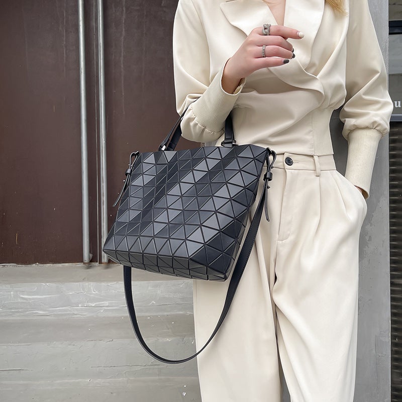 Pvc Round Edge Medium Bucket Bag Women'S Bag Geometric Diamond Portable Shoulder Crossbody Bag - Image 1