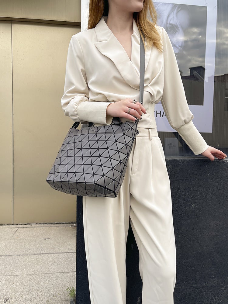 Pvc Round Edge Medium Bucket Bag Women'S Bag Geometric Diamond Portable Shoulder Crossbody Bag - Image 4