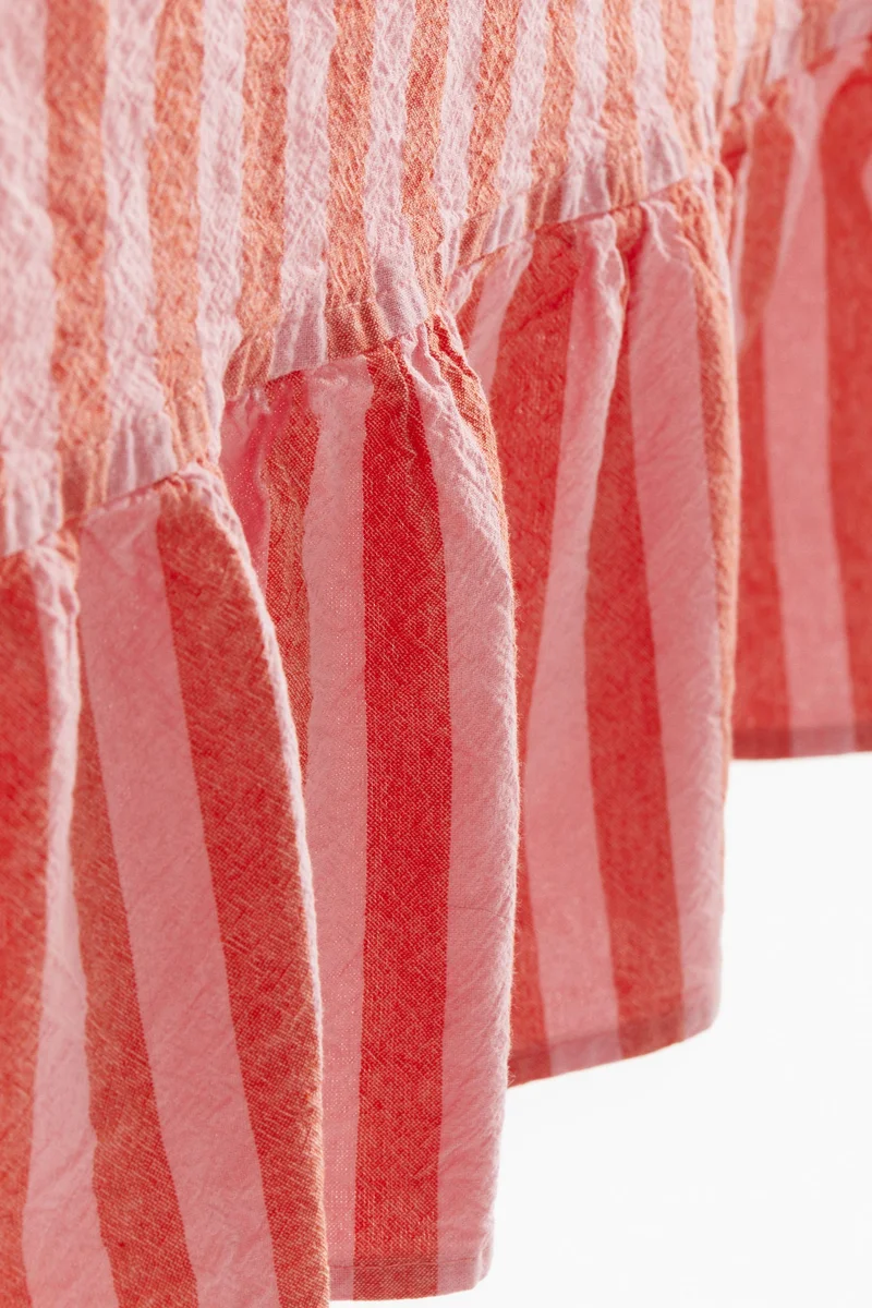 H&M Frill-trimmed tablecloth