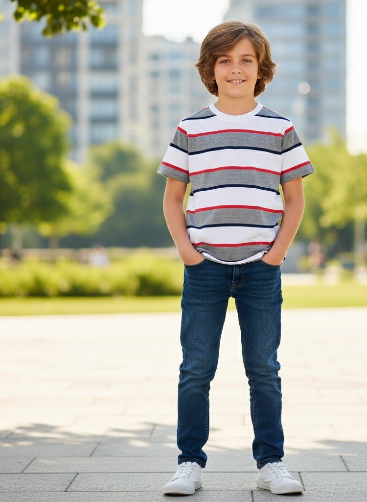 A trendy T-shirt with stylish stripes. Short-sleeved crew neck T-shirt - Image 3