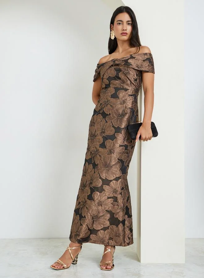 ستايلي فستان طويل جاكار بنقشة الزهور بأكتاف مكشوفة