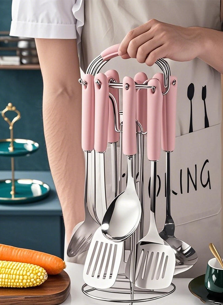 مجموعة مكونات مطبخ من الفولاذ المقاوم للصدأ من سبع قطع (وردي) - مجموعة أدوات طهي من 7 قطع مع رف تعليقيشمل: ملعقة ذات شقوق، مفرش مائل ذو شقوق، ملعقة كبيرة، ملعقة صب، مفرش مسطح، ملعقة پاستا - Image 4