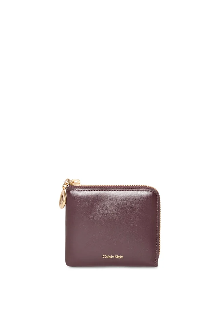 كالفن كلاين Hardware Square Zip Around Wallet