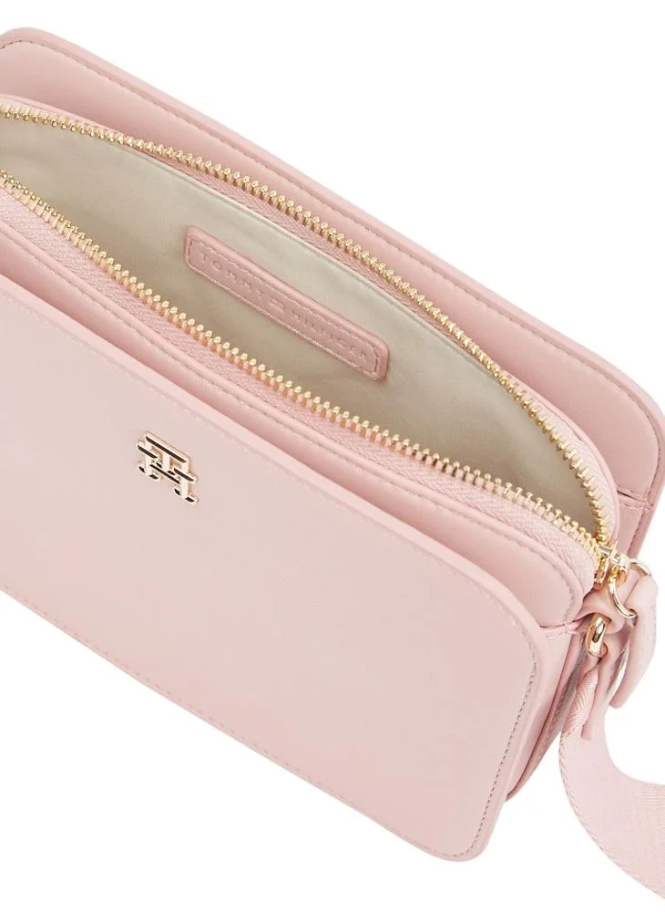 TOMMY HILFIGER LOGOTAPE CAMERA BAG