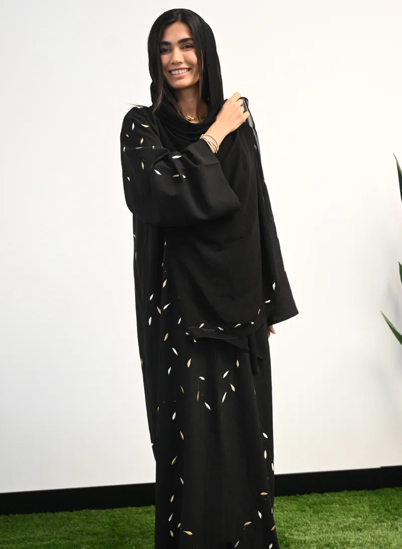 جميلة The Black Open And Close Abaya With Leaf Embroidery