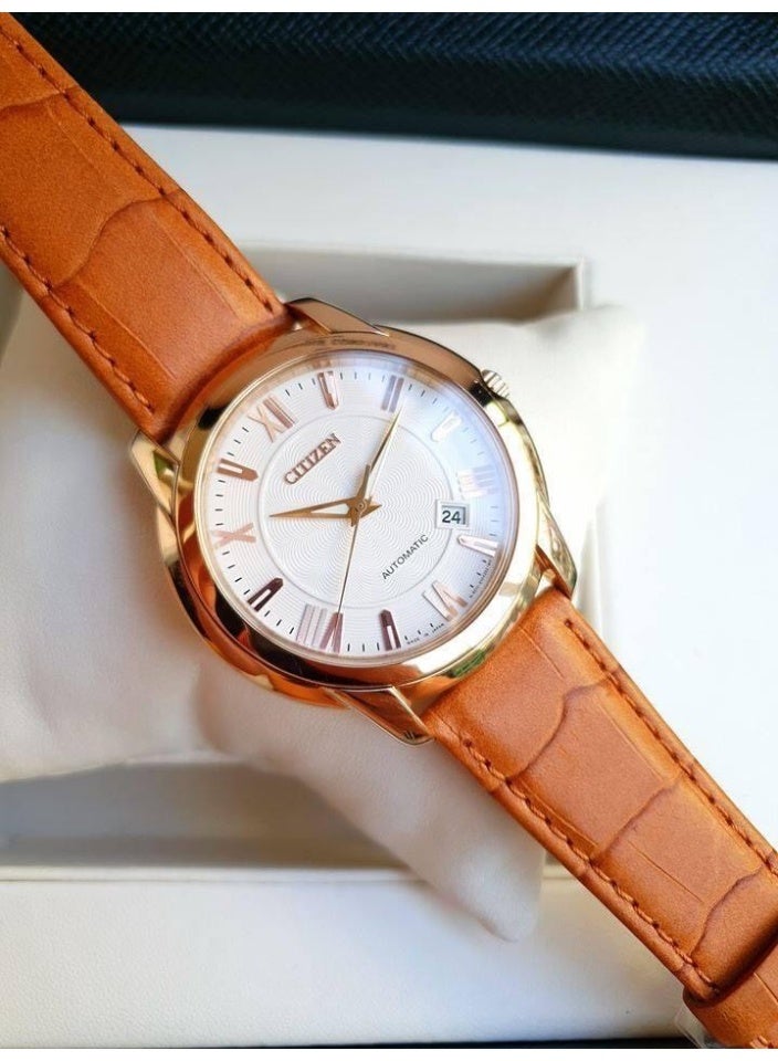 CITIZEN Citizen NB0032-05A Men’s Watch, Automatic Gold-Tone Case White Dial 42mm Case 30M WR Vintage Style  - Image 4