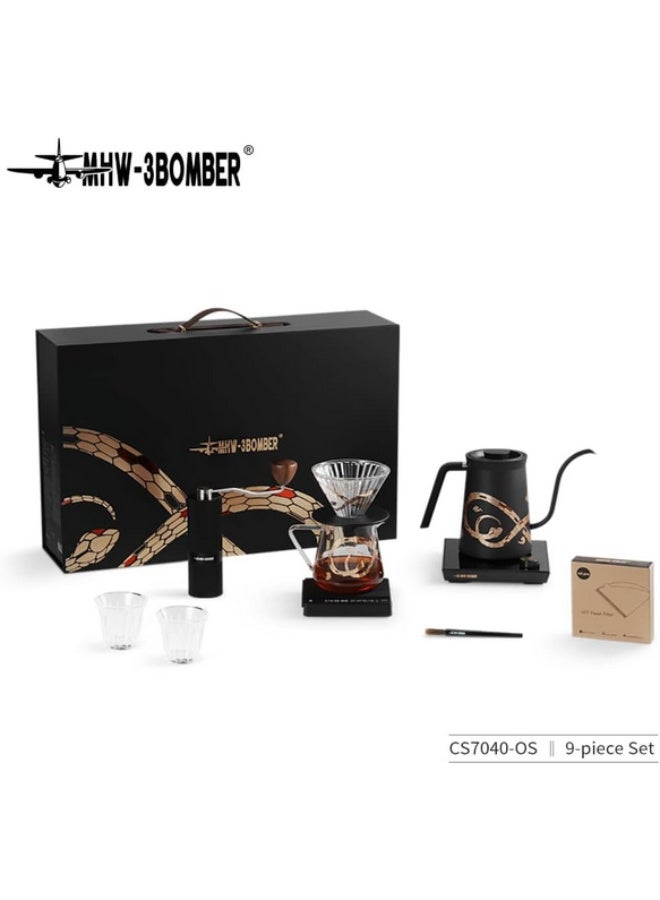 ام اتش دابيلو - ثري بومبار طقم قهوة فاخر MHW-3BOMBER، مع مصفاة زجاجية وغلاية على شكل عنق الإوزة، وصندوق هدايا - إصدار محدود من عام الثعبان - 9 قطع - Image 1
