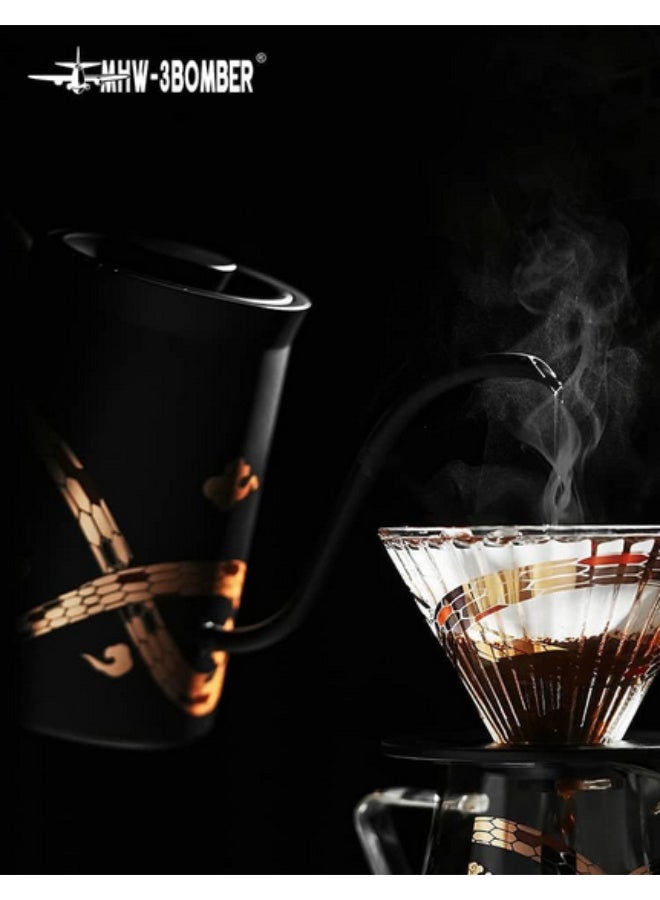 ام اتش دابيلو - ثري بومبار طقم قهوة فاخر MHW-3BOMBER، مع مصفاة زجاجية وغلاية على شكل عنق الإوزة، وصندوق هدايا - إصدار محدود من عام الثعبان - 9 قطع - Image 2