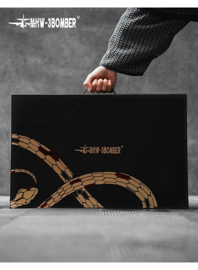 ام اتش دابيلو - ثري بومبار طقم قهوة فاخر MHW-3BOMBER، مع مصفاة زجاجية وغلاية على شكل عنق الإوزة، وصندوق هدايا - إصدار محدود من عام الثعبان - 9 قطع - Image 3