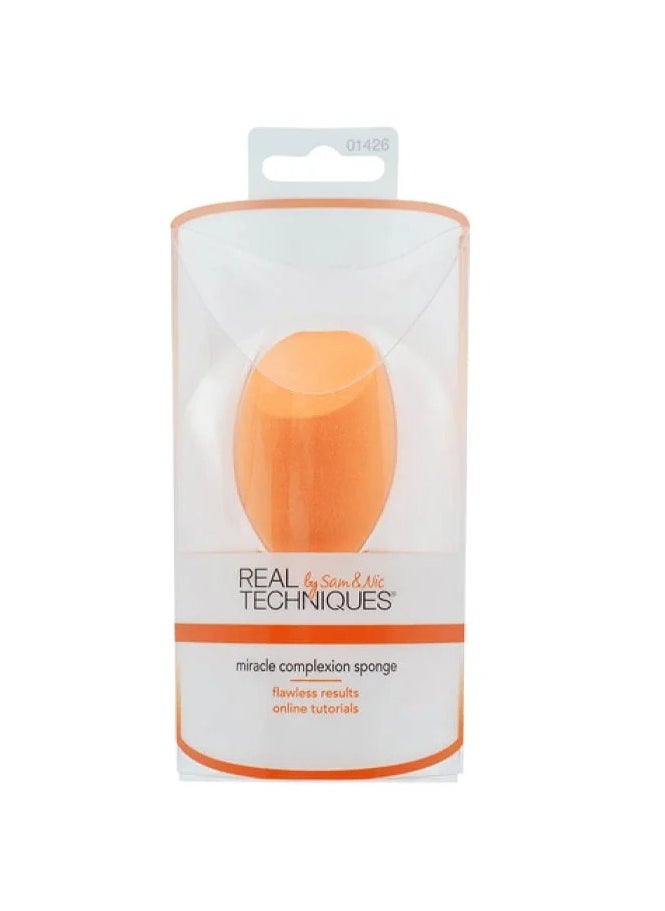 MAKE UP FOR EVER Ultra HD Multi-Color Foundation Palette + Makeup Sponge Gift  - Image 4