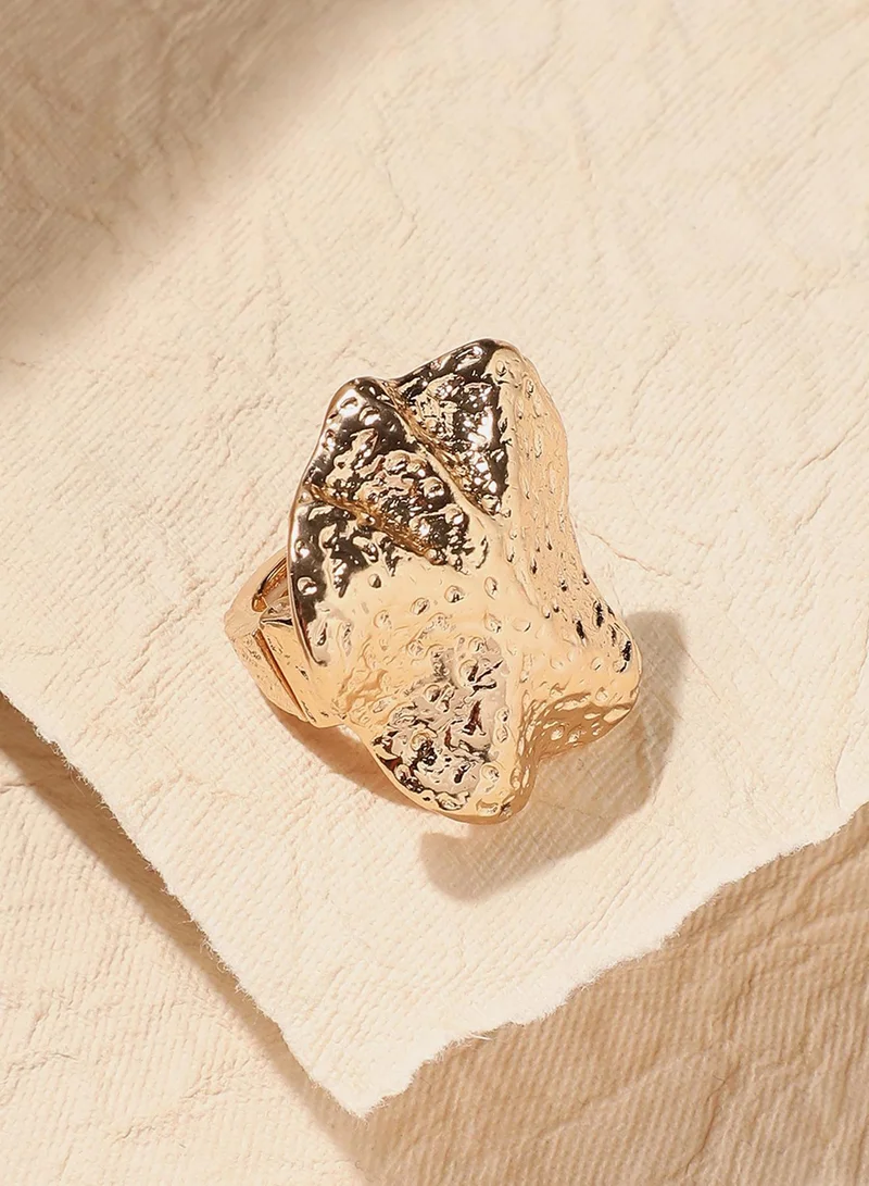 SOHI Dented Star Wave Statement Artificial Ring Jewellery