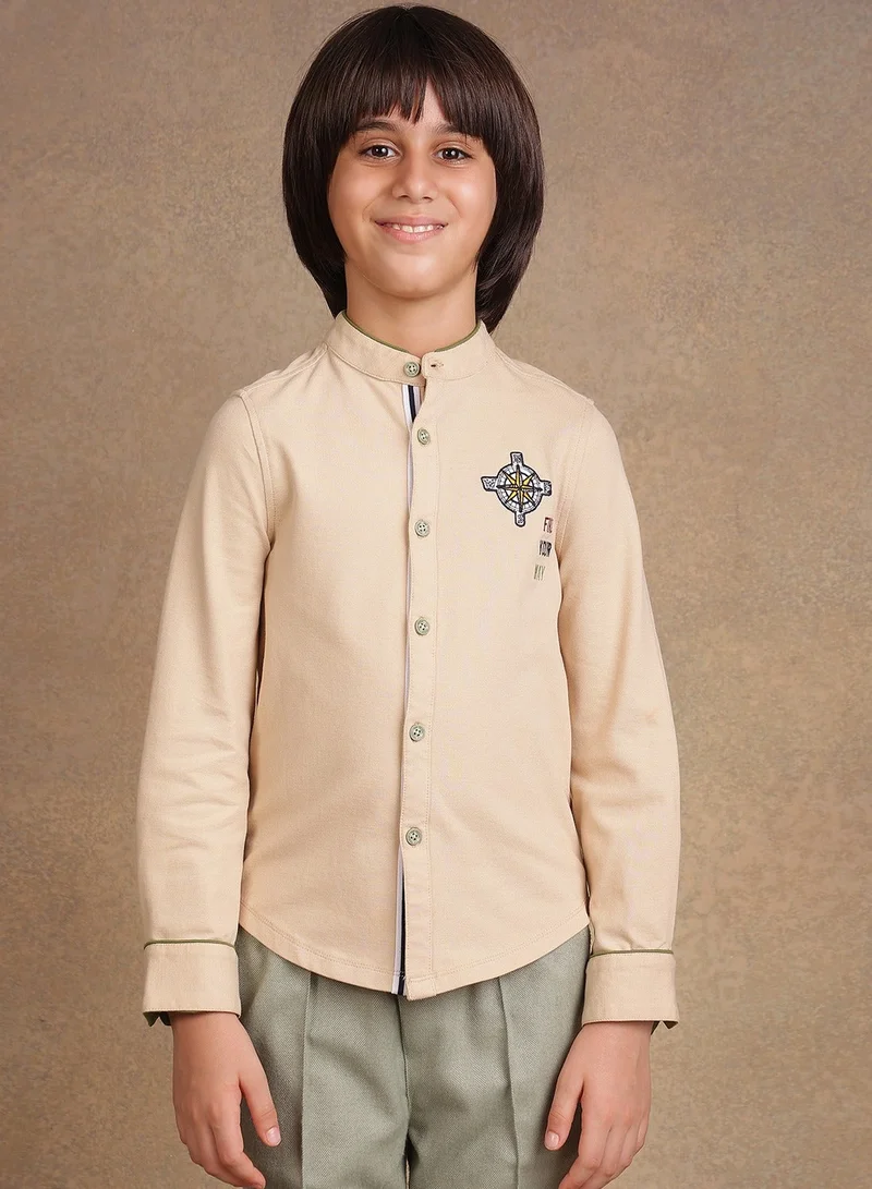 ون فرايدي قميص بيج مطرز للأولاد من ون فرايدي