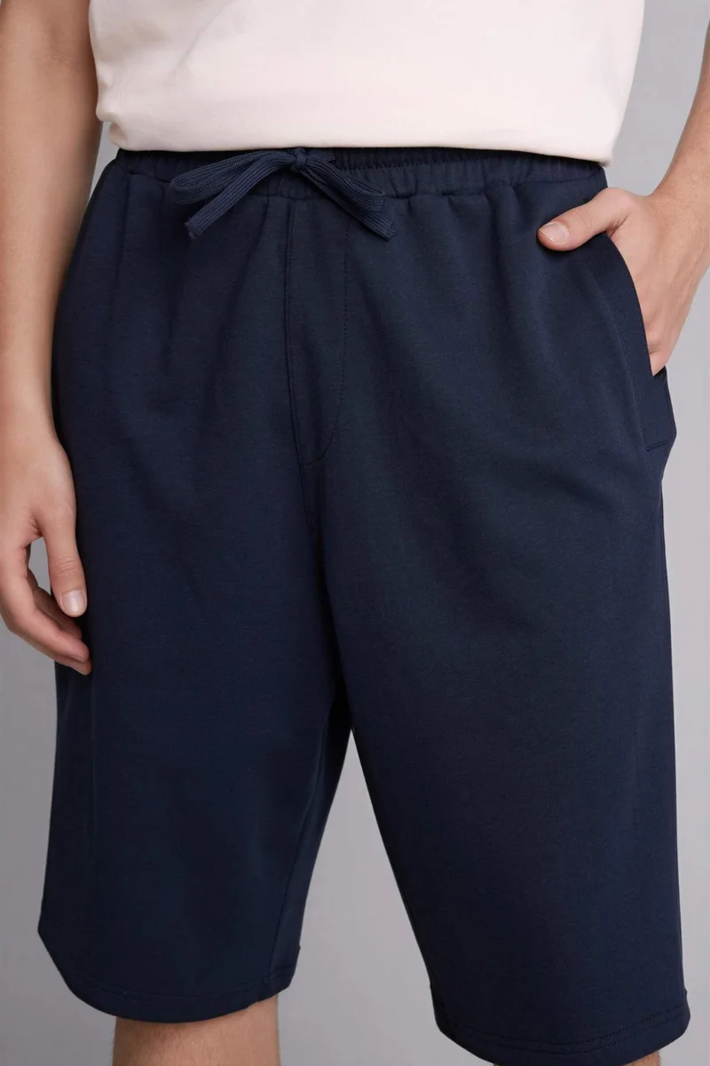 ديفاكتو Baggy Fit Elastic Waist Shorts