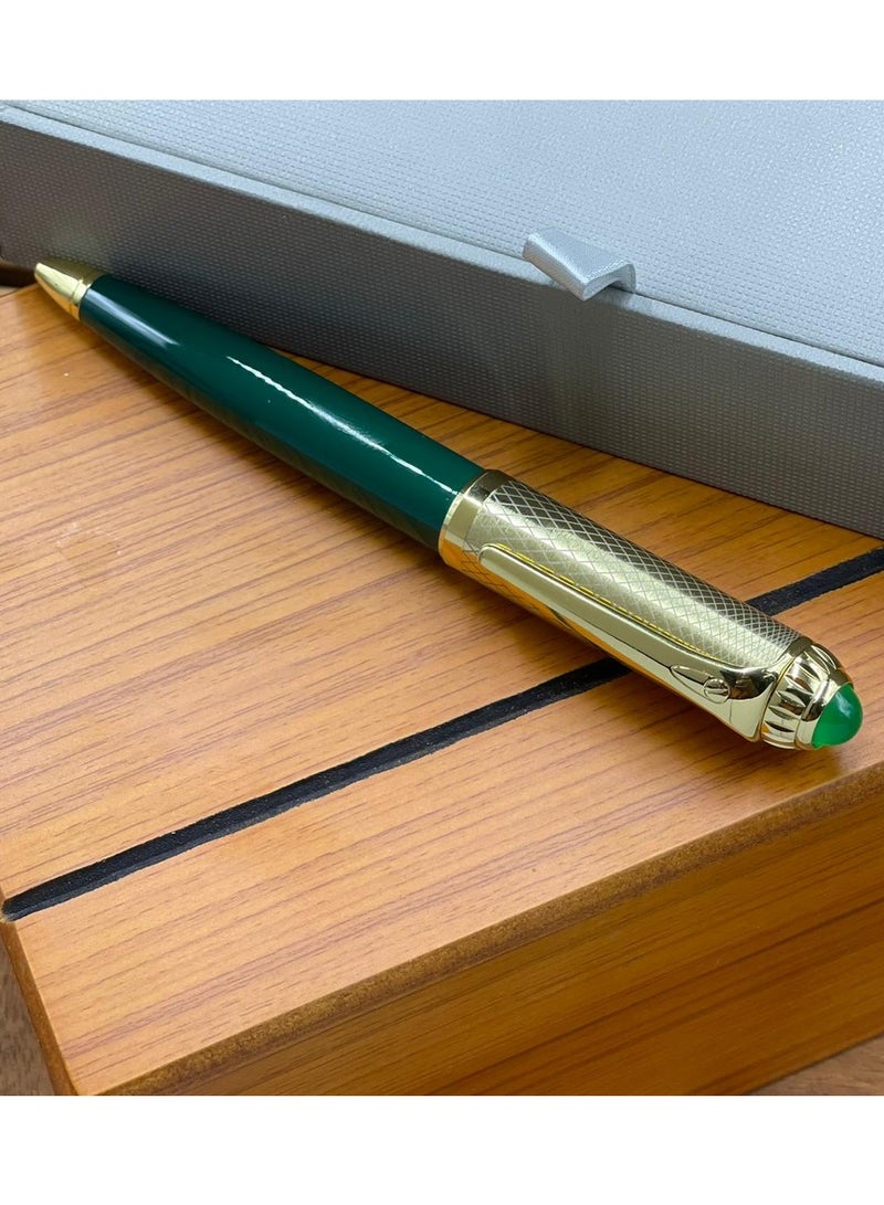 Luxurious men's pen in a distinctive and elegant box