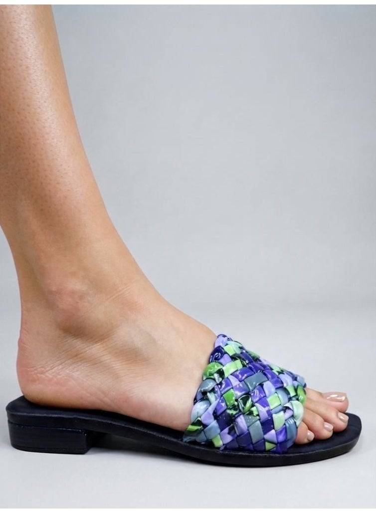 Stylish women's slippers with a braided and colorful design - Image 1