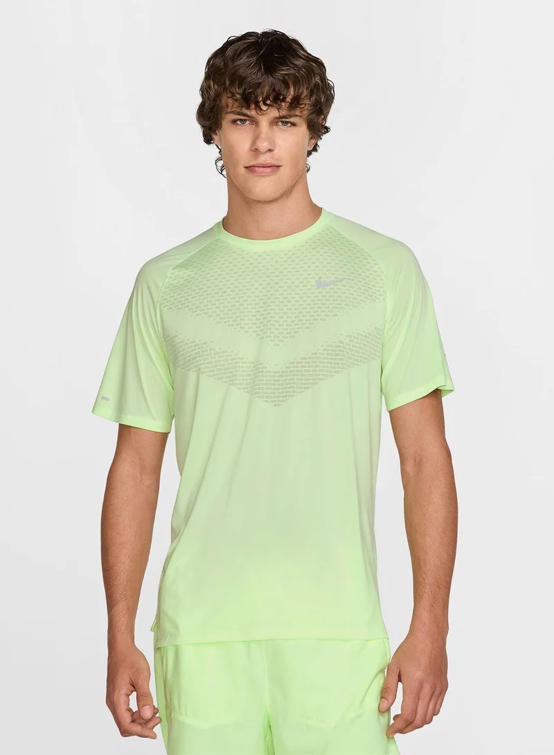 نايكي تيشيرت الجري سترايد دراي فت ايه دي في للرجال