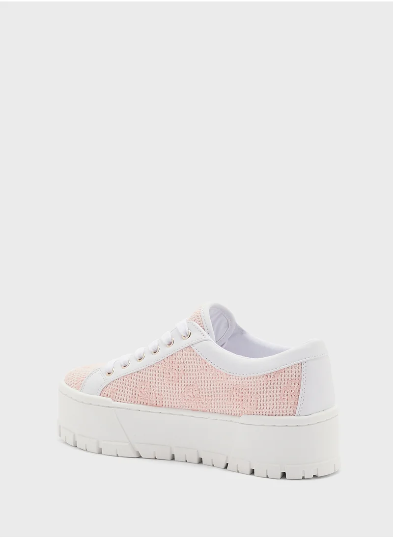 GUESS Tesie Low Top Sneakers