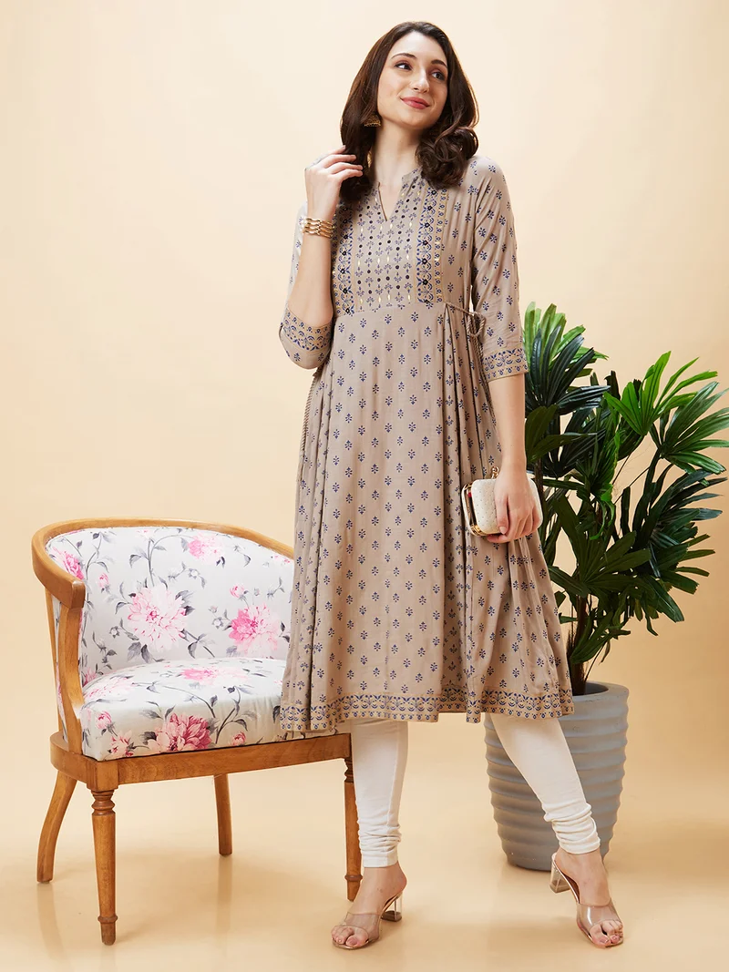جلو باص Women Ethnic Motifs Printed Mirror Work Kurta