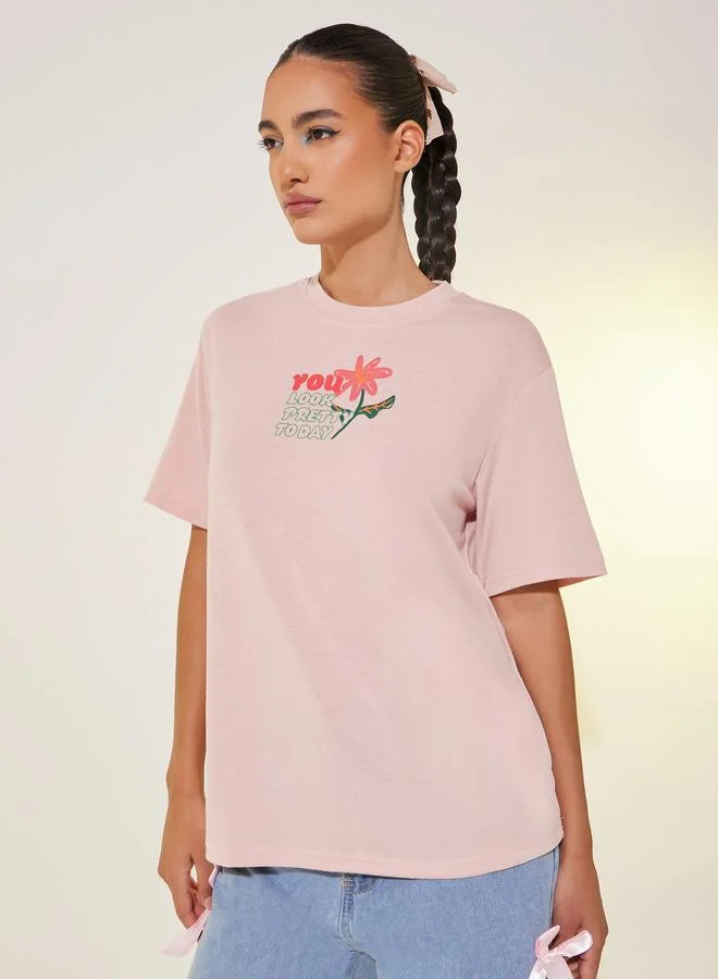 تايك تو تي شيرت جرافيك بطبعة مستديرة