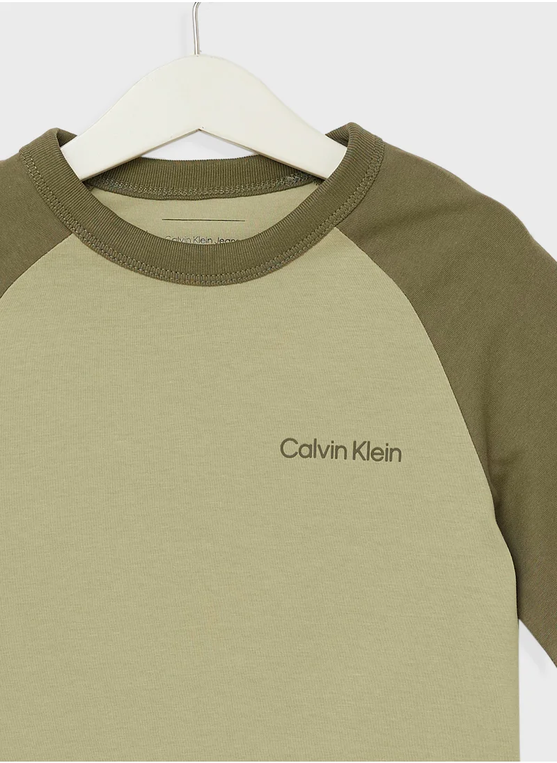 كالفن كلاين جينز Kids Essential Logo T-Shirt