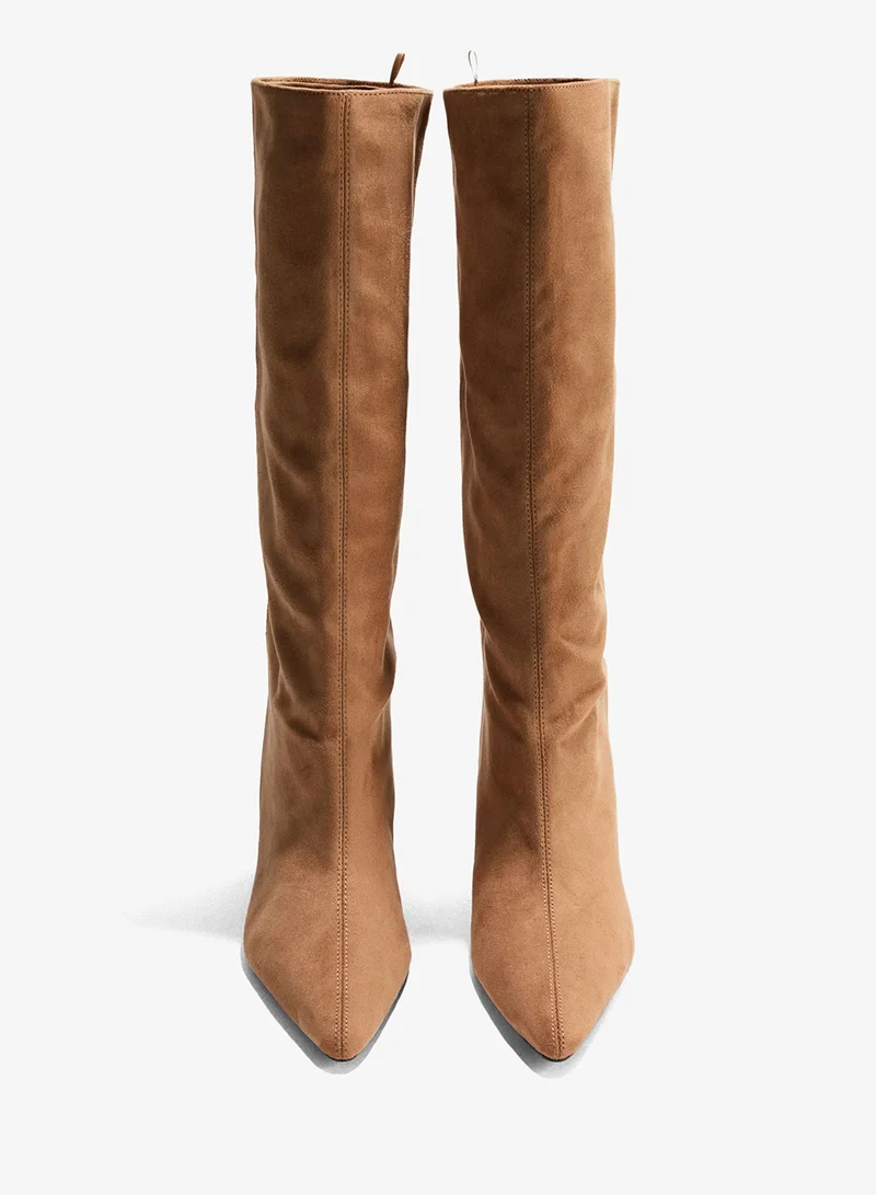 اتش اند ام بوت مدبب من الأمام