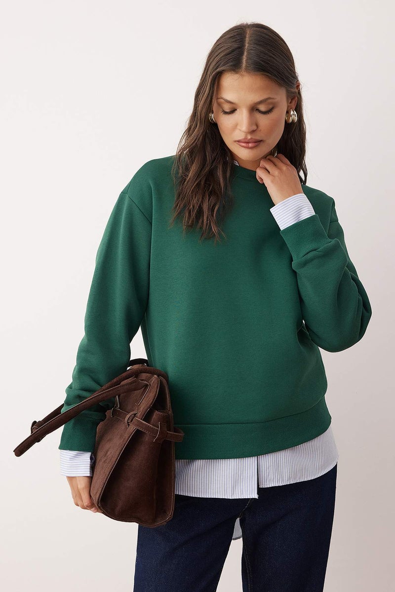 trendyol Emerald Green Thick Fleece Inside Regular Fit Crew Neck Basic Knitted Sweatshirt - Image 1