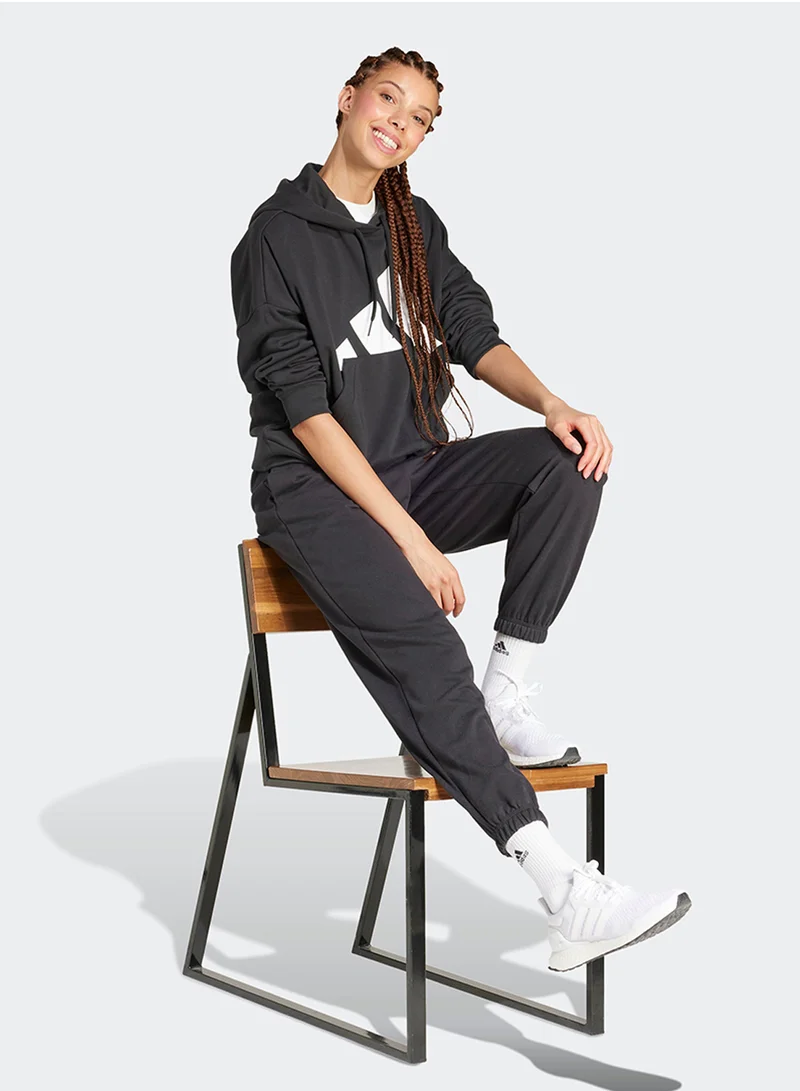 adidas هودي فضفاض بشعار كبير من تيري فرنسي Essentials