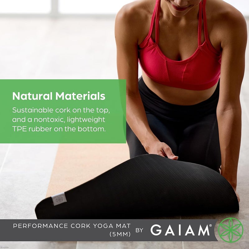 Gaiam حصيرة يوغا من جايام مصنوعة من الفلين الطبيعية المستدامة تقاوم العرق والروائح مع قاعدة TPE غير قابلة للانزلاق مثالية لليوغا الساخنة والبيلاتس واللياقة البدنية 68 × 24 × 5 مم سمك - Image 2