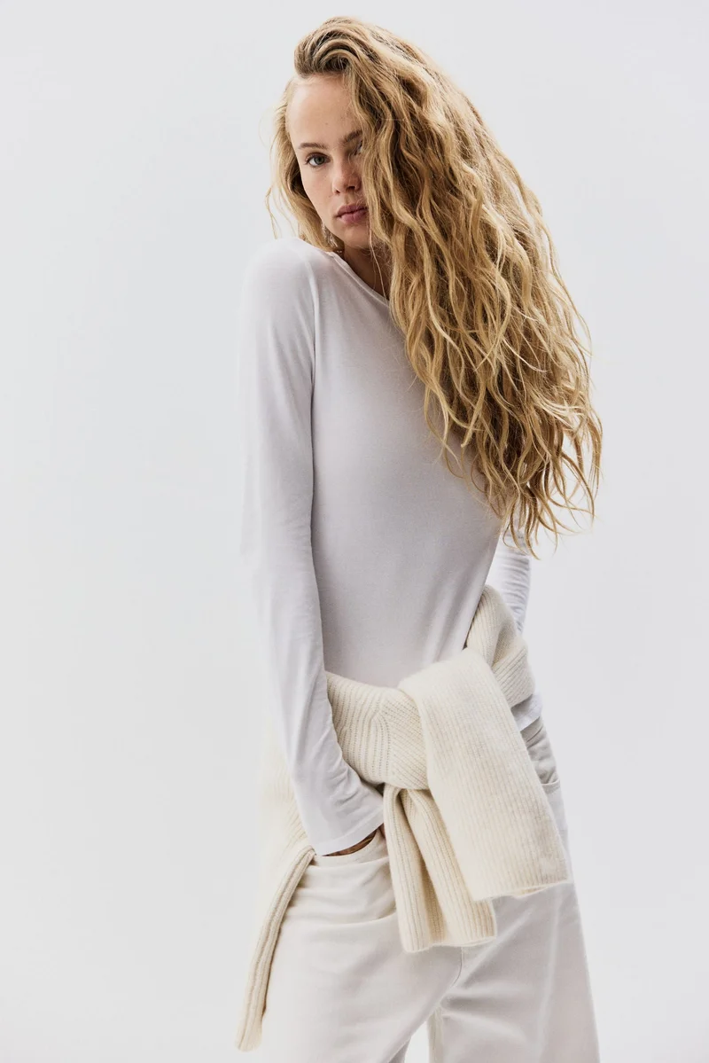 اتش اند ام بلوزة ضيّقة من القطن