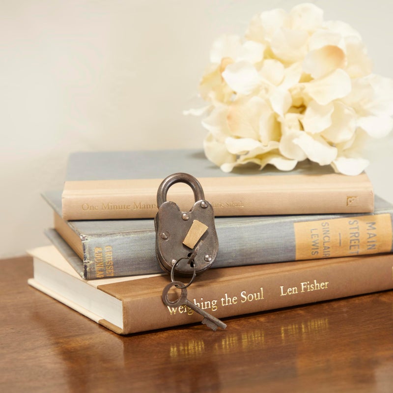 Deco 79 Brass Metal Lock And Key, 1" x 3" x 2", Dark Gray - Image 5