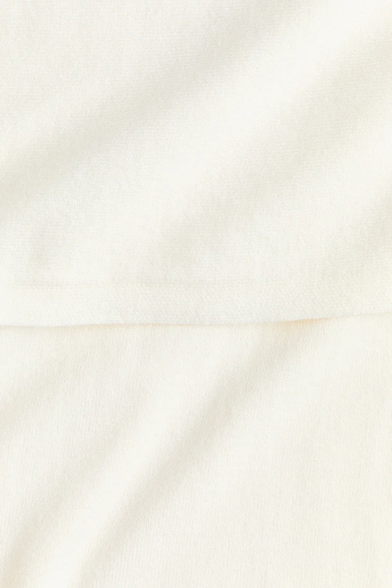 اتش اند ام بلوزة بتصميم يشبه الكاب