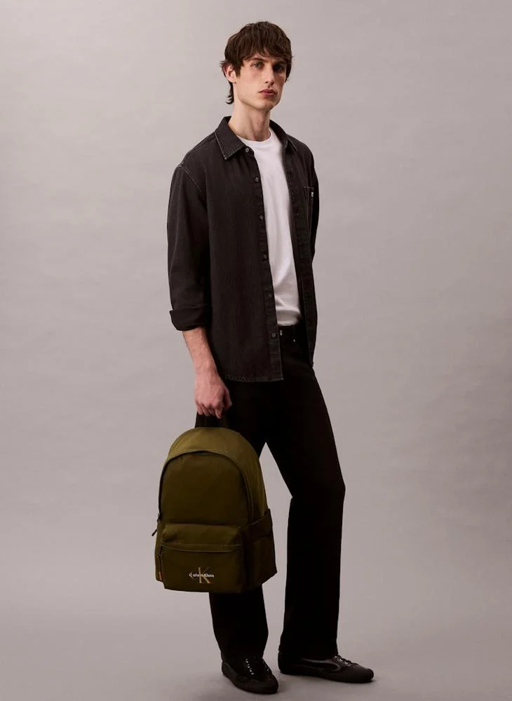 كالفن كلاين جينز حقيبة ظهر بشعار