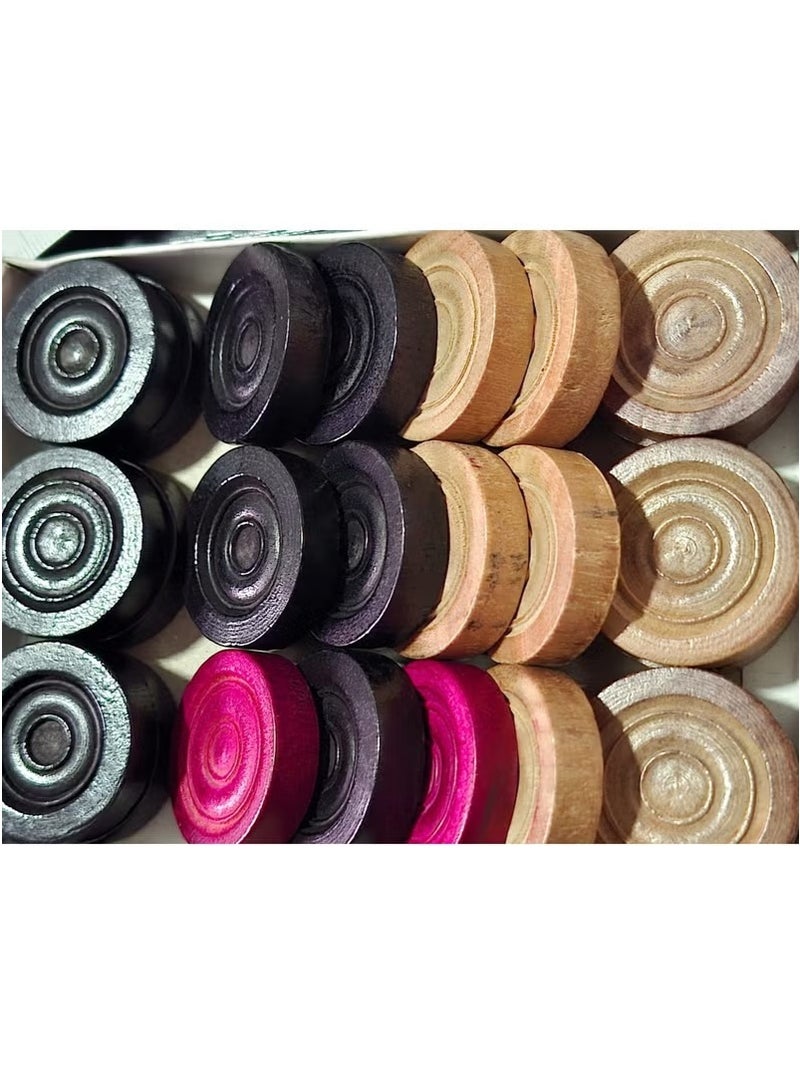 فيتنس ورلد لوح لعبة كيرم خشبي حجم كبير مع مجموعة عملات خشبية علبتين و مضرب نوع ممتاز مع بودرة كريستال عدة كاملة - Image 4