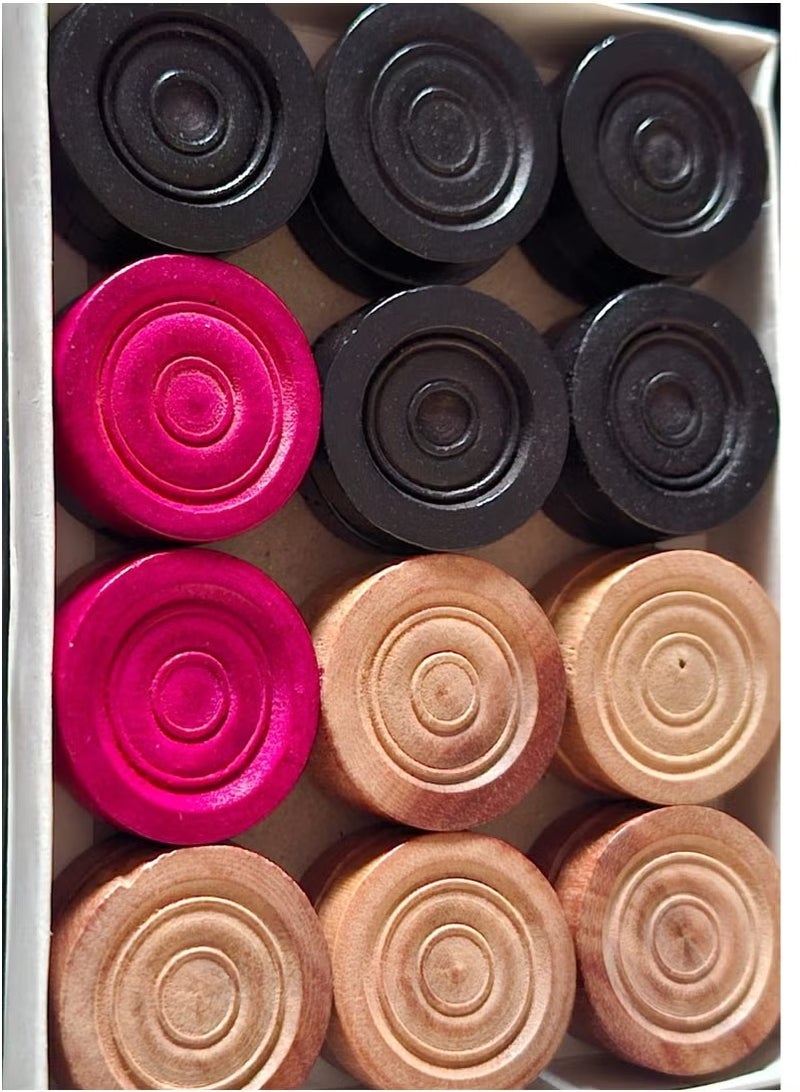 فيتنس ورلد لوح لعبة كيرم خشبي حجم كبير مع مجموعة عملات خشبية علبتين و مضرب نوع ممتاز مع بودرة كريستال عدة كاملة - Image 3