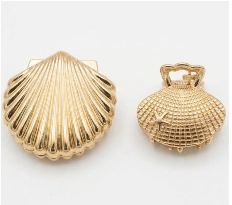 Women's Gold-Plated Metal Seashell Hair Clip Set - 2 Pieces, Elegant Hair Accessories for Everyday Styling and Special Occasions, Suitable for All Hair Types - Image 1