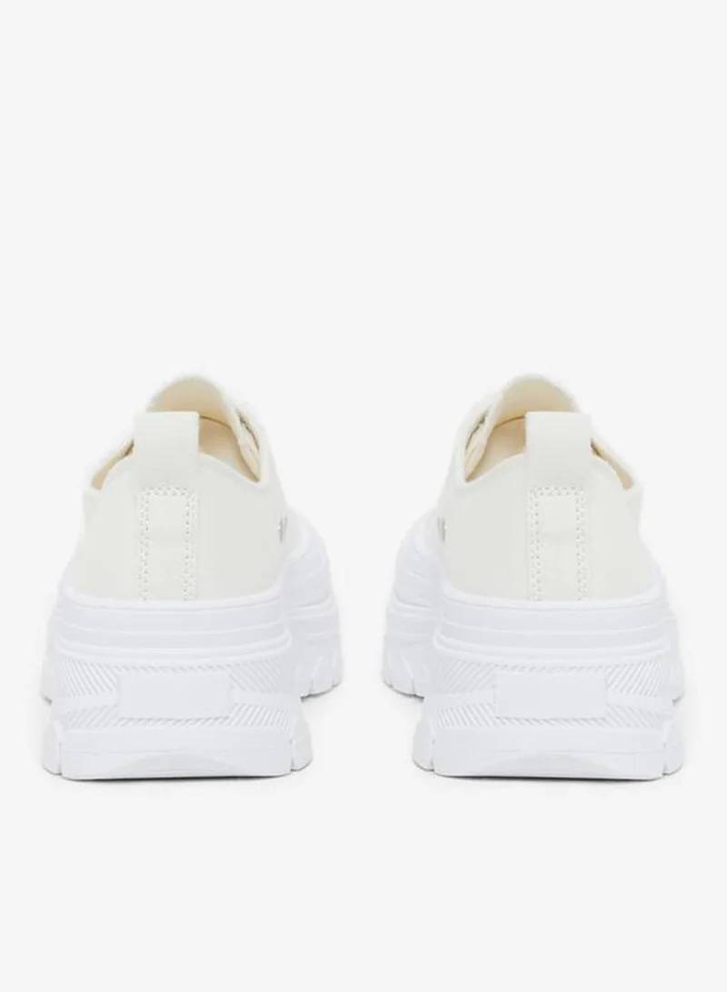 ستايلي اكتيف سنيكرز بلونين مع مقدمة كاب وطرف خلفي