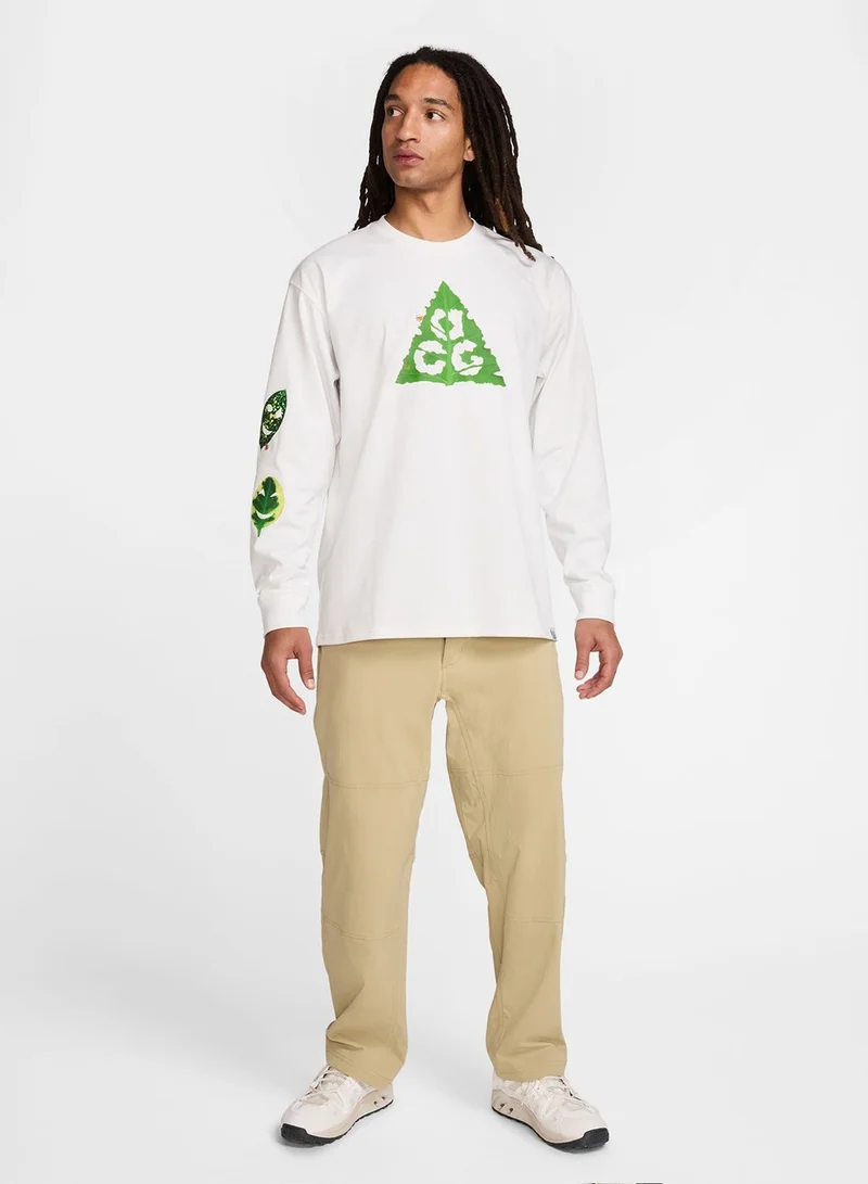 Nike Outdoor Graphic T-Shirt
