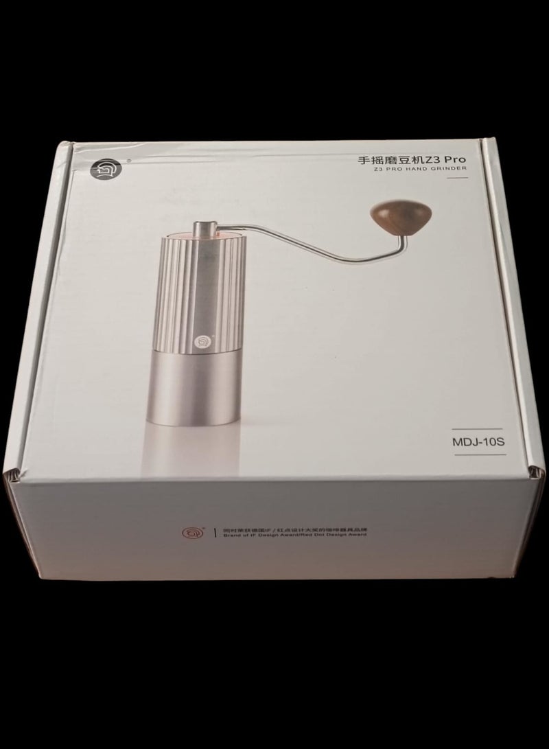 زيروهيرو مطحنة القهوة اليدوية زيرو هيرو Z3 - من الفولاذ المقاوم للصدأ 420، بشفرة 6 محاور، سعة 25 جرام - متوفرة بالألوان: الرمادي، الفضي، الأخضر، الأزرق - Image 5