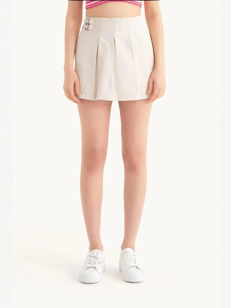 زوبعة تنورة قصيرة بحزام مزدوج وخصر مرتفع