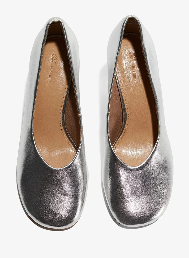 اتش اند ام أحذية جلدية للمحكمة