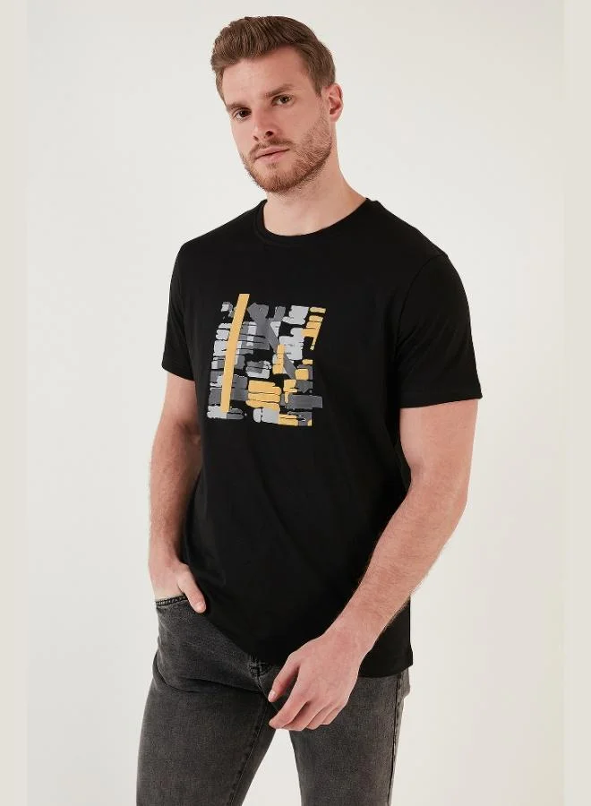 بوراتي تيشيرت رجالي قطن % بقصة ضيقة وياقة دائرية وطبعة بوراتي