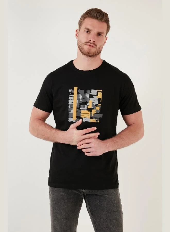 بوراتي تيشيرت رجالي قطن % بقصة ضيقة وياقة دائرية وطبعة بوراتي