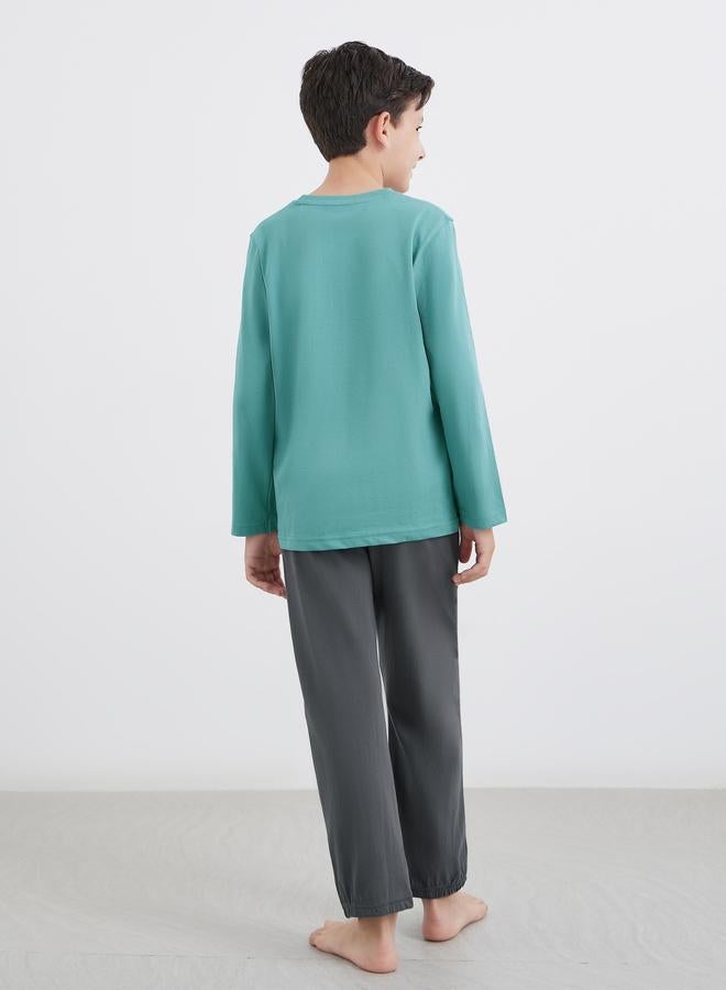 ستايلي طقم بيجامة وتيشيرت قطن بطبعة شعار ستايلي - Image 4