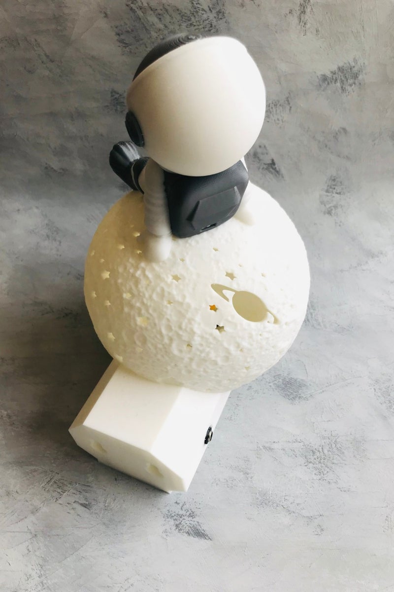 Cestopieno Astronaut Table and Night Lamp / Wall Lamp  - Image 3