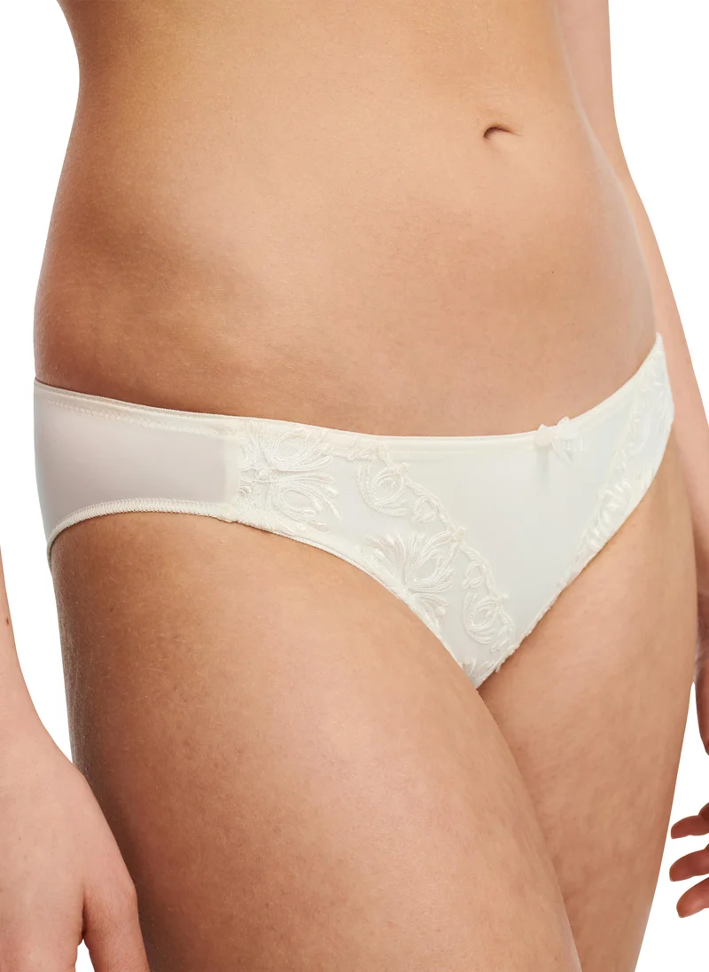 شانتيل شانتيل شامب إليزي - موجز تطوري