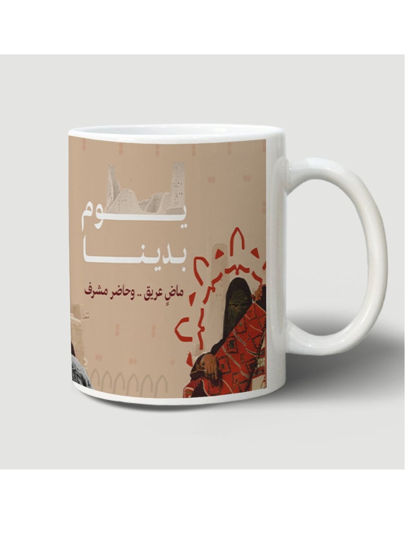 حكاية شمعة مج من السيراميك بطبعة تصميم "يوم التأسيس" بلون أبيض - Image 2